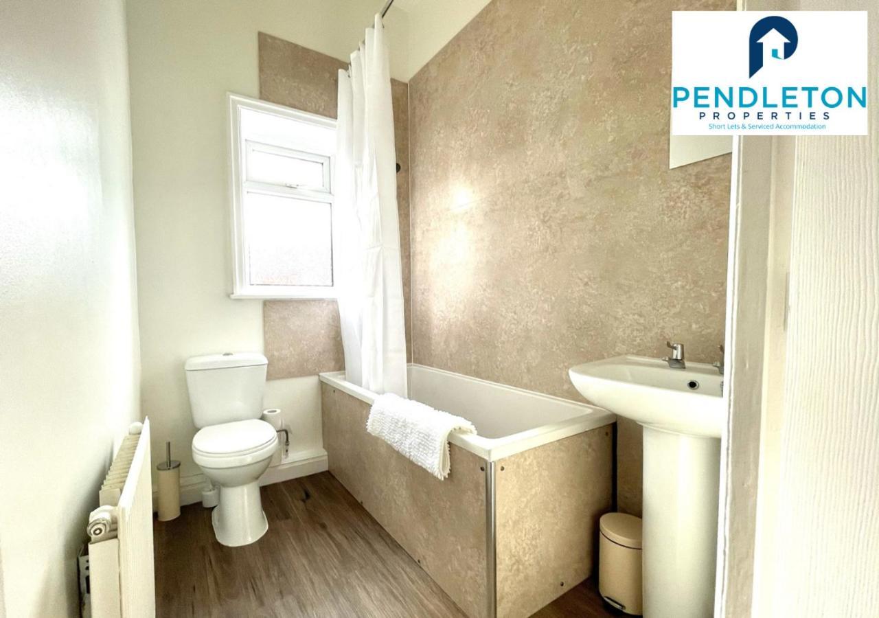 Modern 3 Bed House With Free Parking And Wi-Fi Villa Престън Екстериор снимка