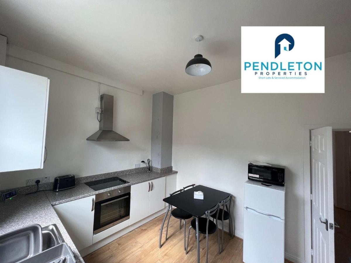 Modern 3 Bed House With Free Parking And Wi-Fi Villa Престън Екстериор снимка